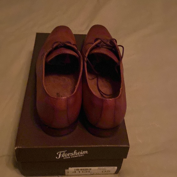 This pair of Florsheim dress shoes size 12 color brown with box brand new - Picture 5 of 8